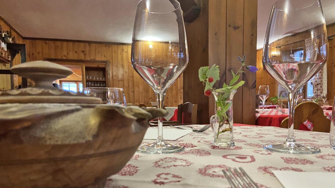 Locanda Ristorante Bar Del Lago Chamois Luaran gambar